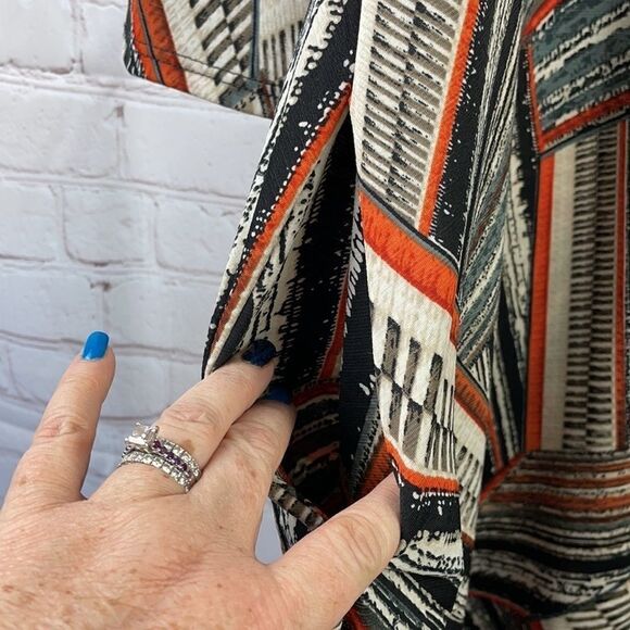 Keyhole Detail Geometric Pattern Swing Dress - Picture 7 of 10